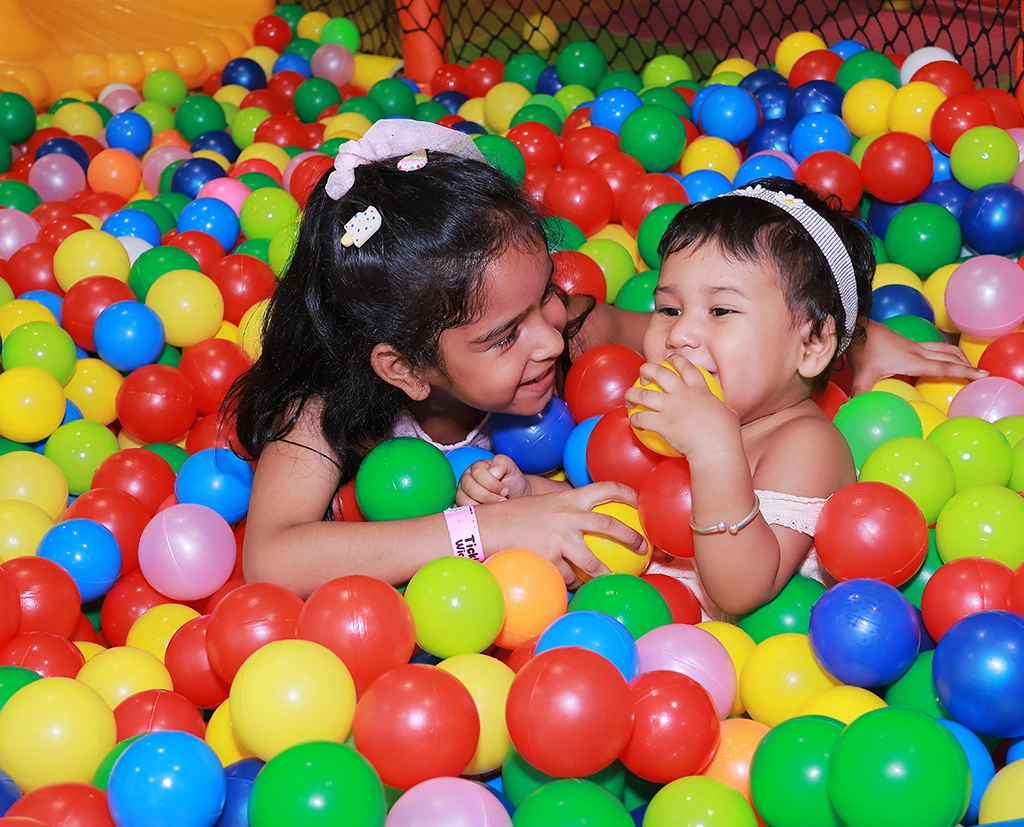Kids are playing with balloons